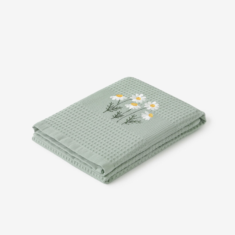 Waffel-Geschirrtuch mit Stickerei - Kamille auf Salbeigrün