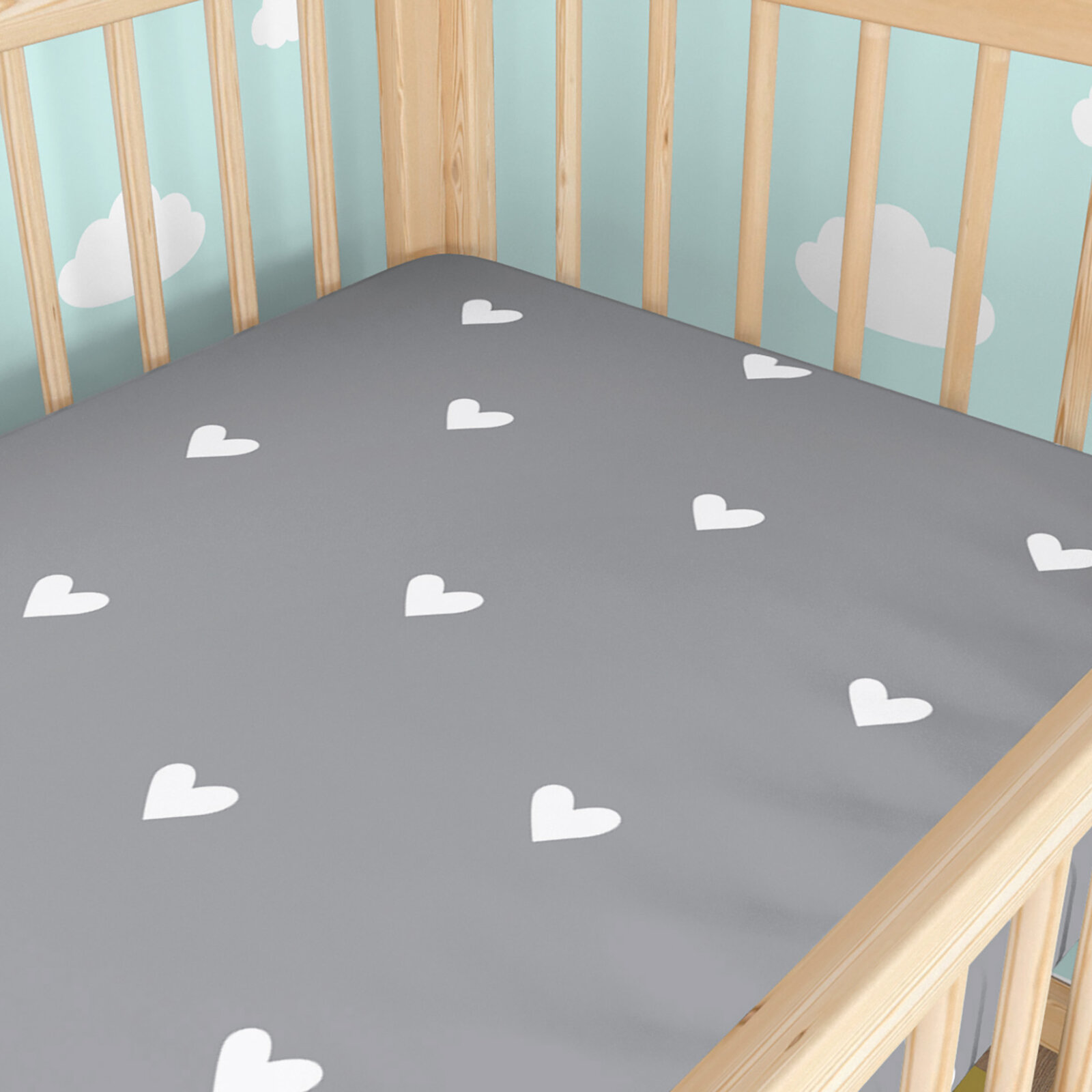 Spannbetttuch aus Baumwolle für Babybetten - Herzchen auf Grau