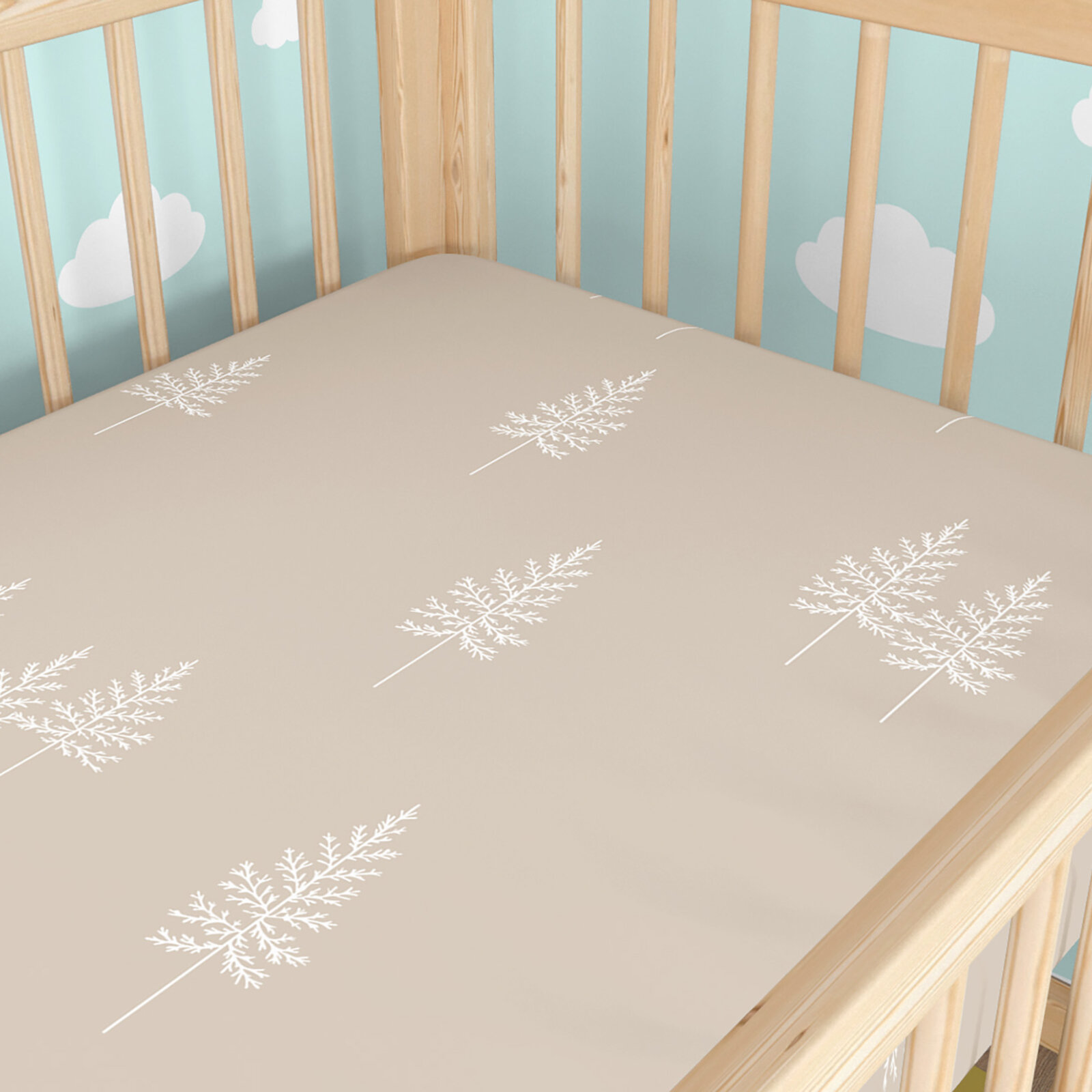 Weihnachtliches Spannbetttuch aus Baumwolle für Babybetten - Nordische Tannenbäume