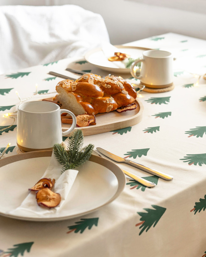 Weihnachtliche eckige Tischdecke 100% Baumwollköper - Bäumchen auf natur