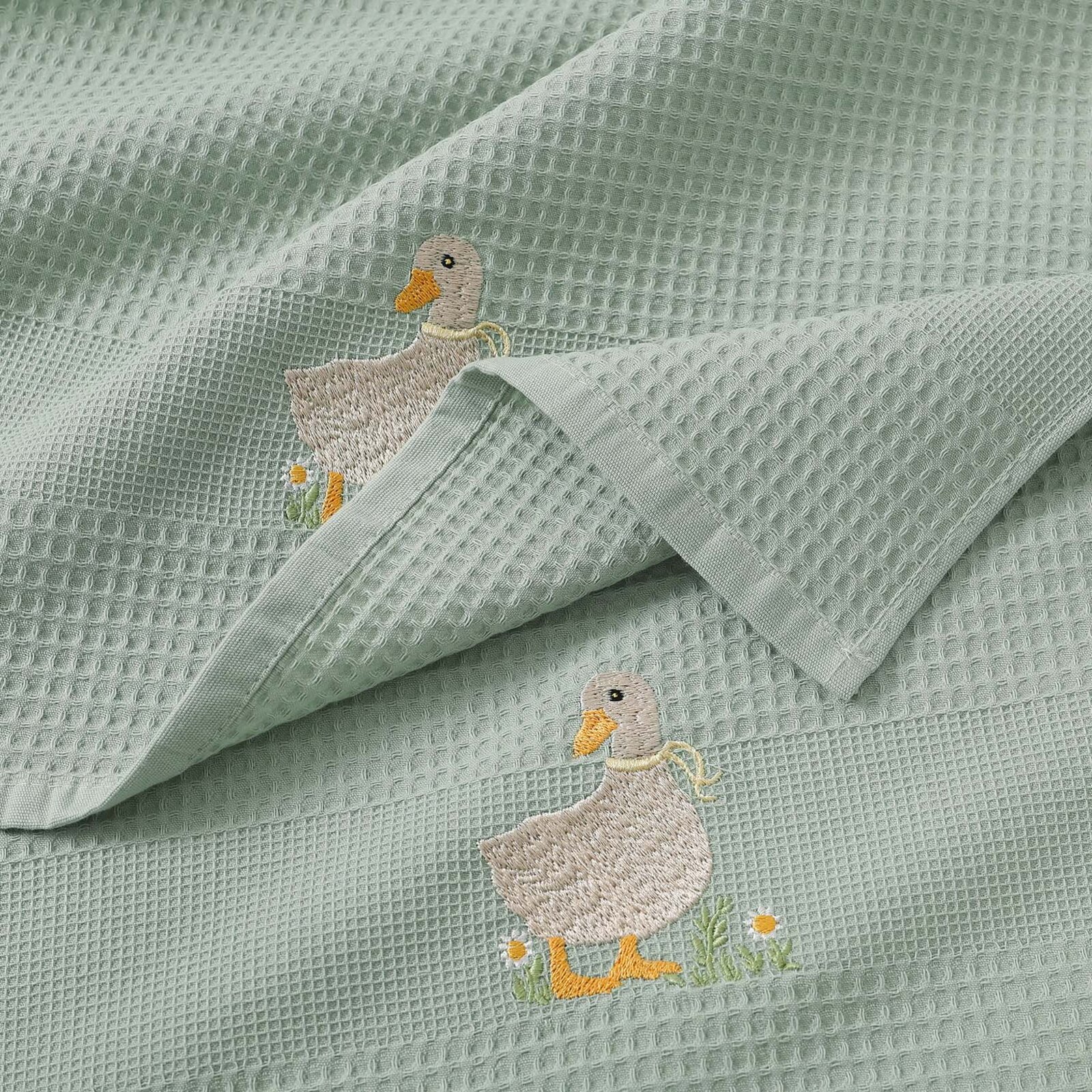 Ostern Waffel-Geschirrtuch mit Stickerei - Ente auf Salbeigrün