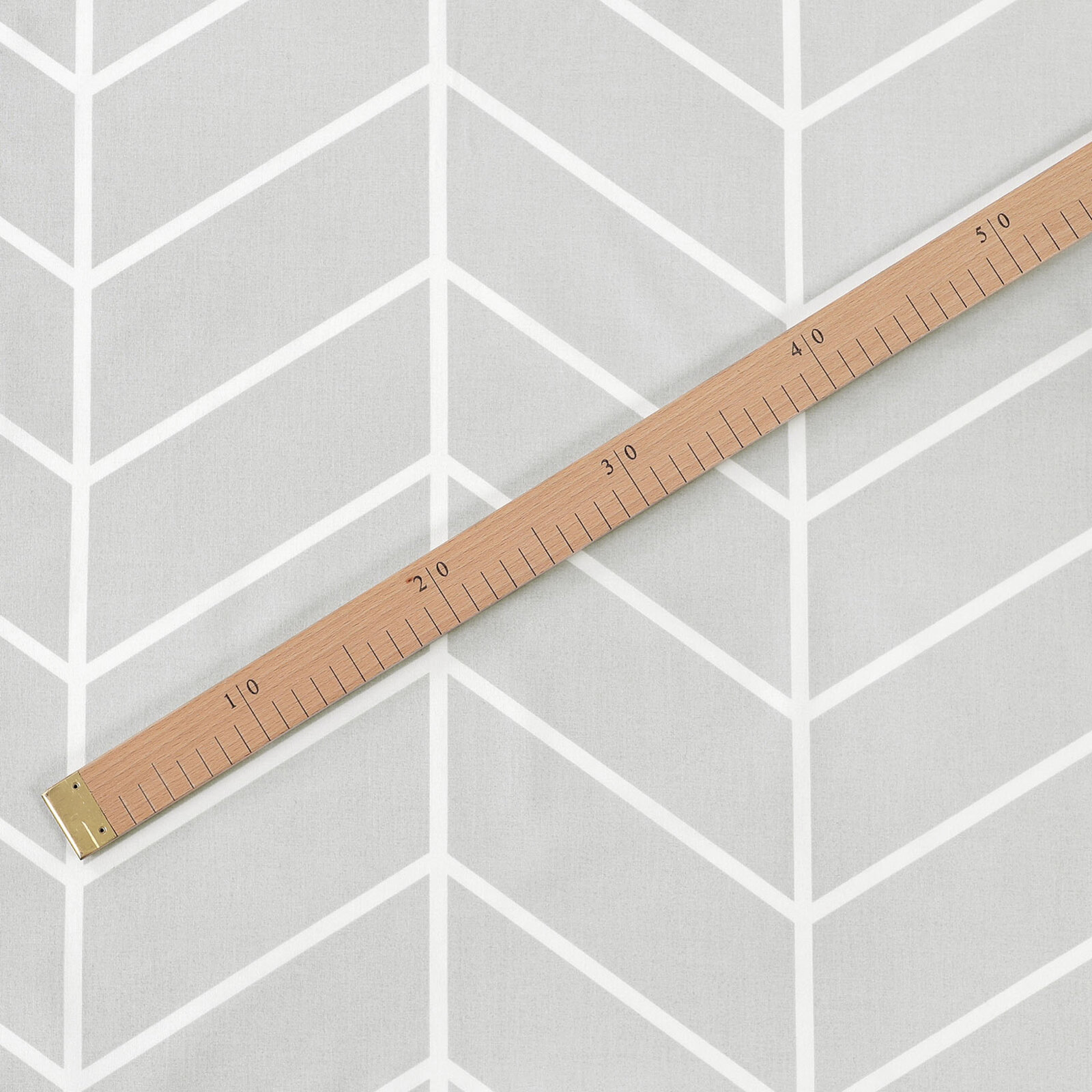 Baumwollstoff - Weißer Zickzack auf Grau