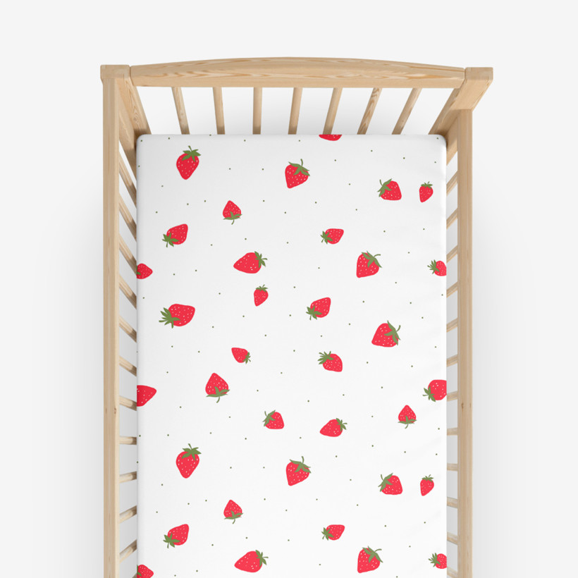 Spannbetttuch aus Baumwolle für Babybetten - frische Erdbeeren