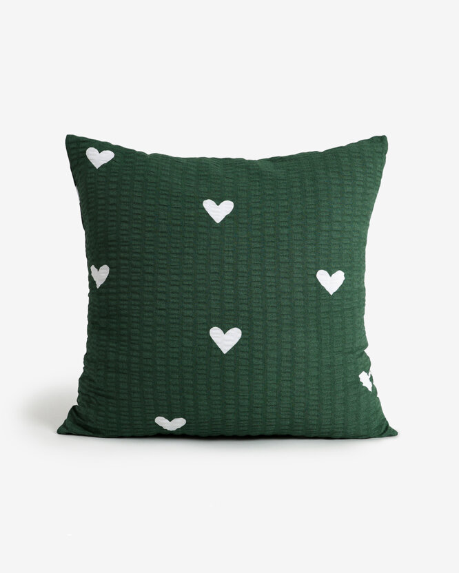 Weihnachtlicher Seersucker-Kissenbezug - Herzchen auf dunkelgrün