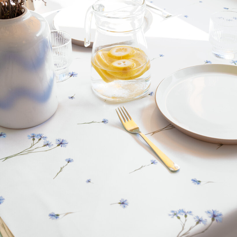Eckige Teflon-Tischdecke - Blaue Kornblumen