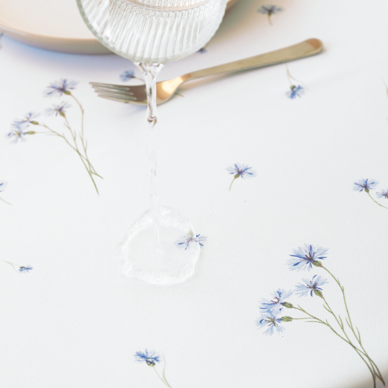 Eckige Teflon-Tischdecke - Blaue Kornblumen