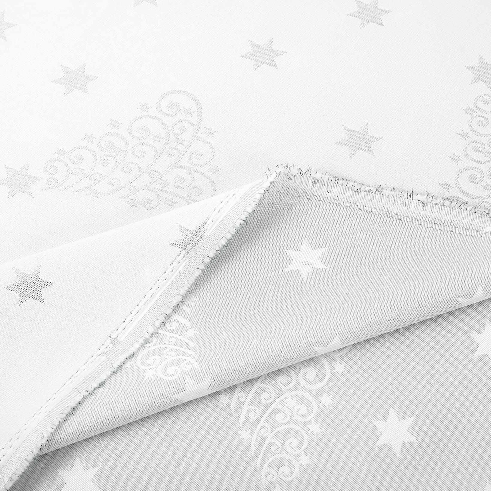 Weihnachtlicher Teflonstoff für Tischdecken – Silberne Tannenbäume und Sterne