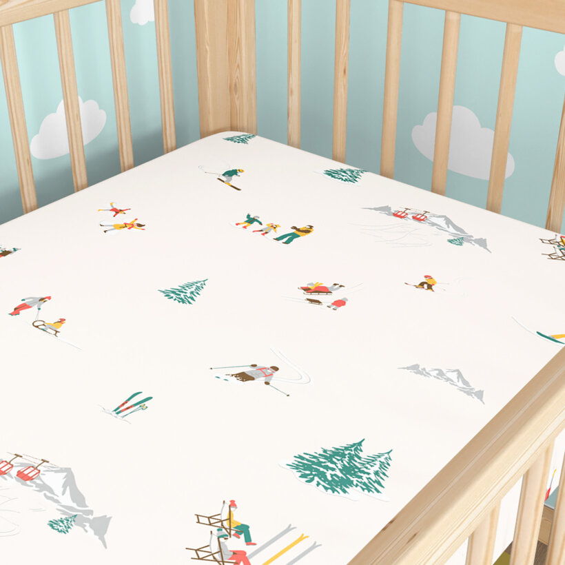 Weihnachtliches Spannbetttuch aus Baumwolle für Babybetten - Winterfreuden