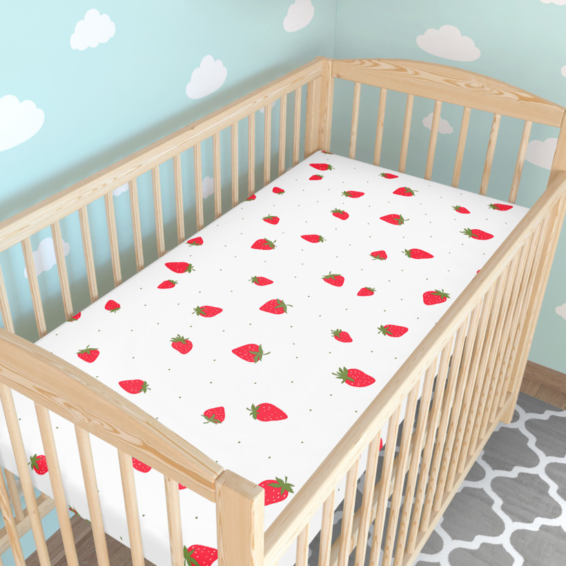 Spannbetttuch aus Baumwolle für Babybetten - frische Erdbeeren