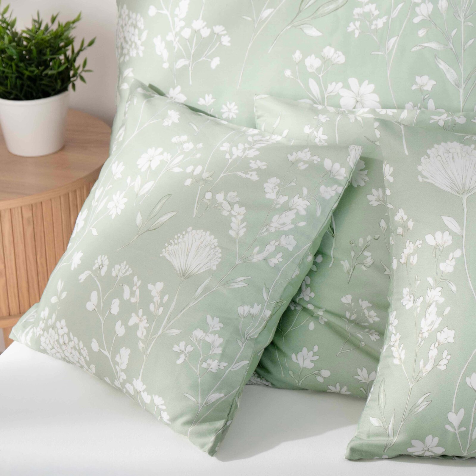 Bettwäsche aus Mako-Satin - Wiesenblumen auf Salbeigrün