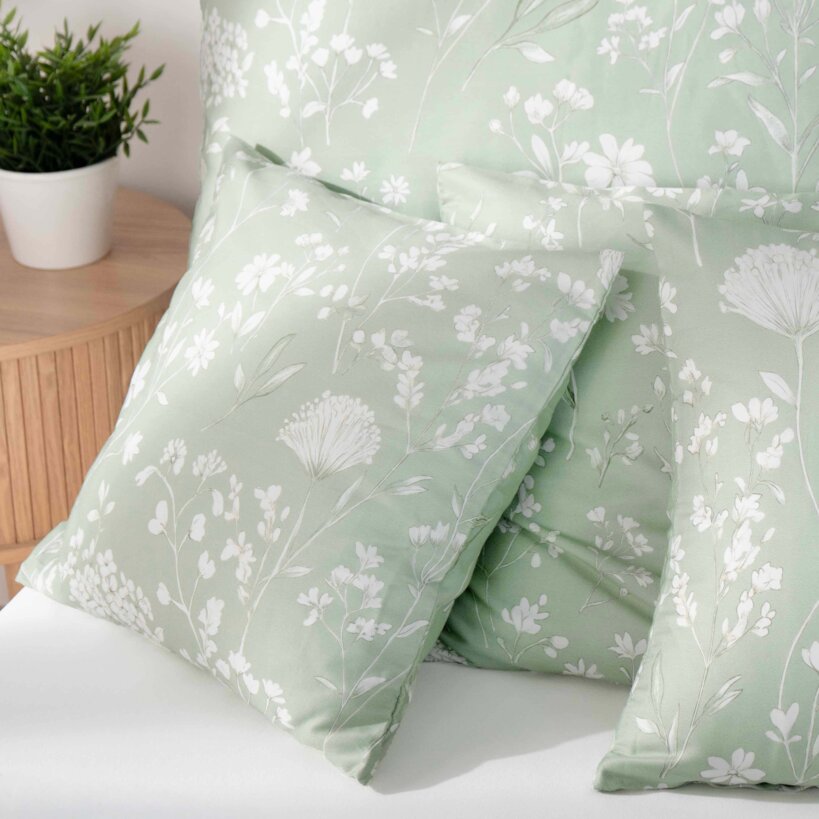 Bettwäsche aus Mako-Satin - Wiesenblumen auf Salbeigrün