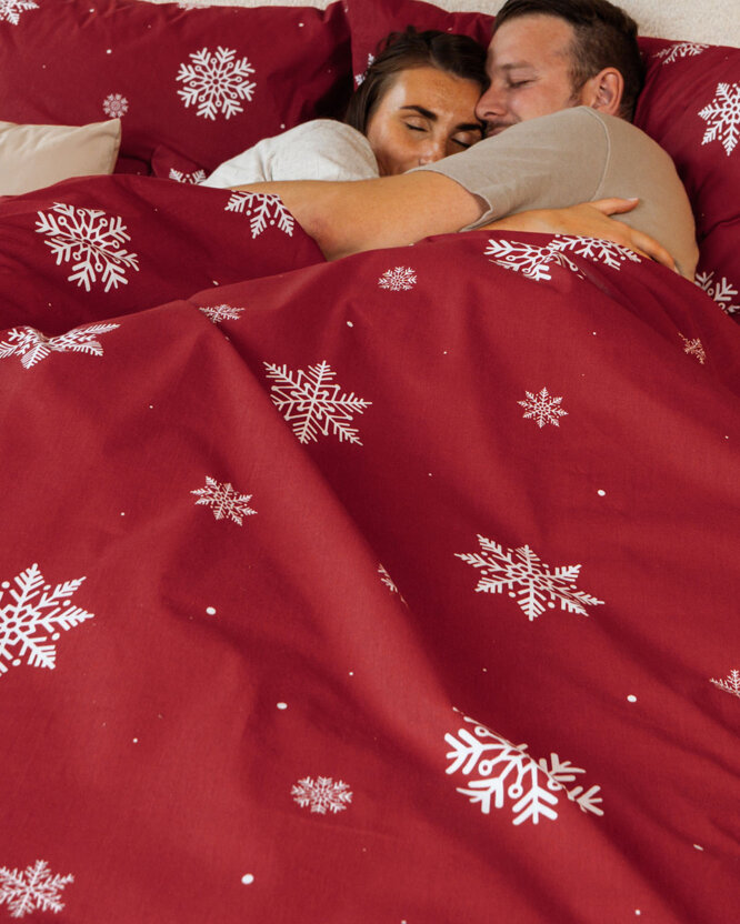 Weihnachtlich Bettwäsche aus Baumwolle - Schneeflocken auf Rot