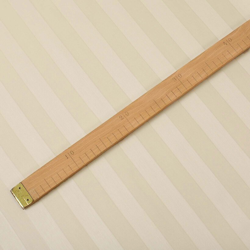 Damast - goldene Streifen mit Satin-Glanz