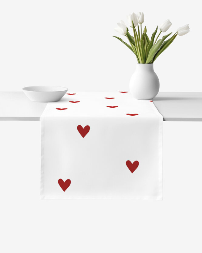 Tischläufer aus 100% Baumwolle - Rote Herzchen auf Weiß