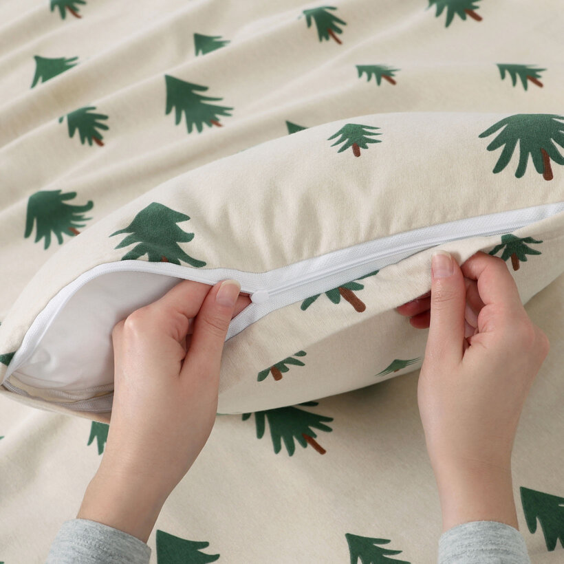 Weihnachtlicher Kissenbezug aus Flanell - Bäumchen auf natur