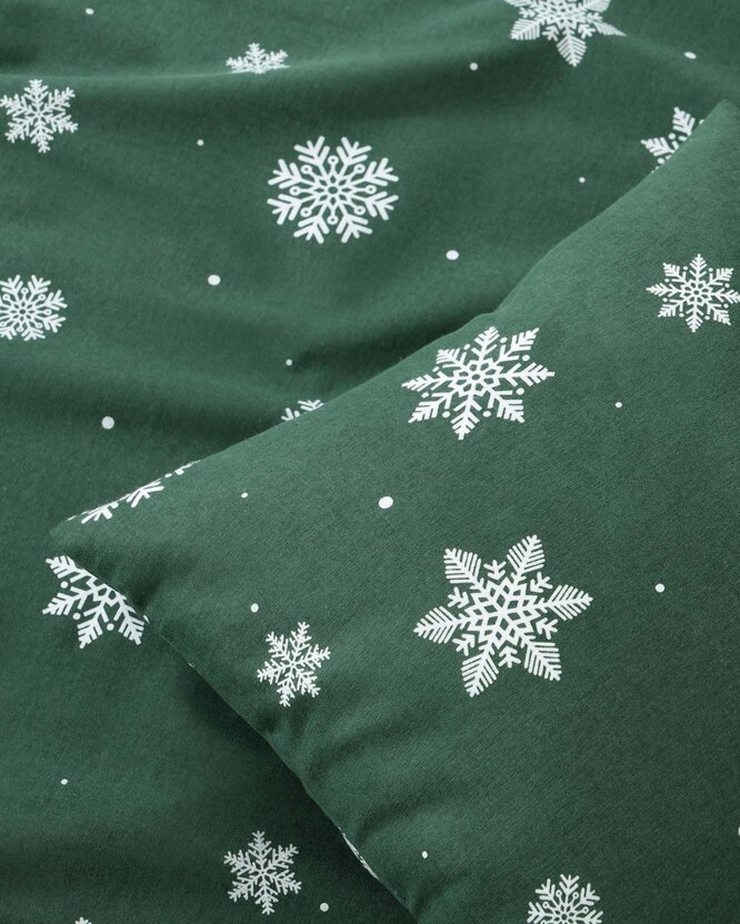 Weihnachtlicher Kissenbezug aus Flanell - Schneeflocken auf Grün