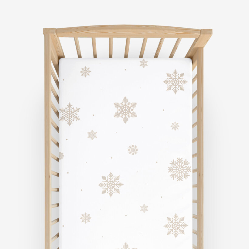 Weihnachtliches Spannbetttuch aus Baumwolle für Babybetten - Schneeflocken auf Weiß