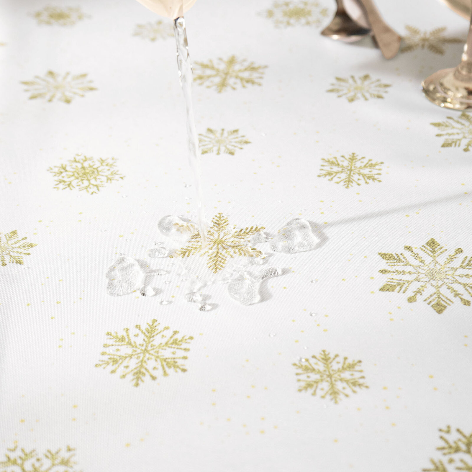 Eckige weihnachtliche Teflon-Tischdecke - Goldene Schneeflocken