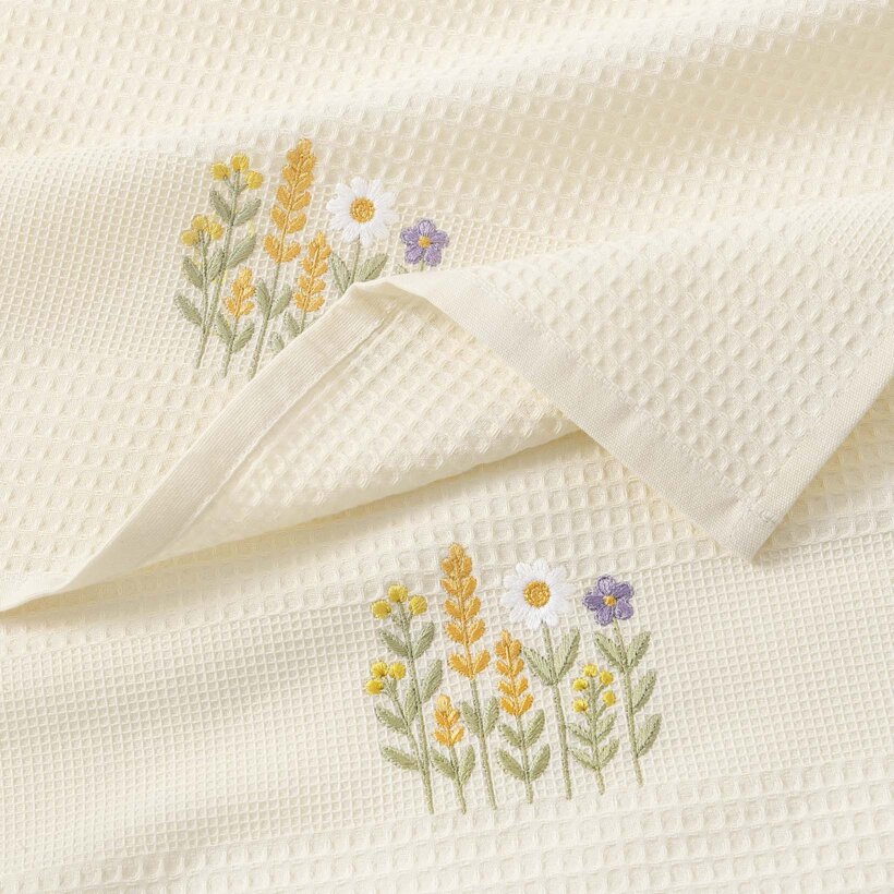 Waffel-Geschirrtuch mit Stickerei - Blumenwiese auf Creme