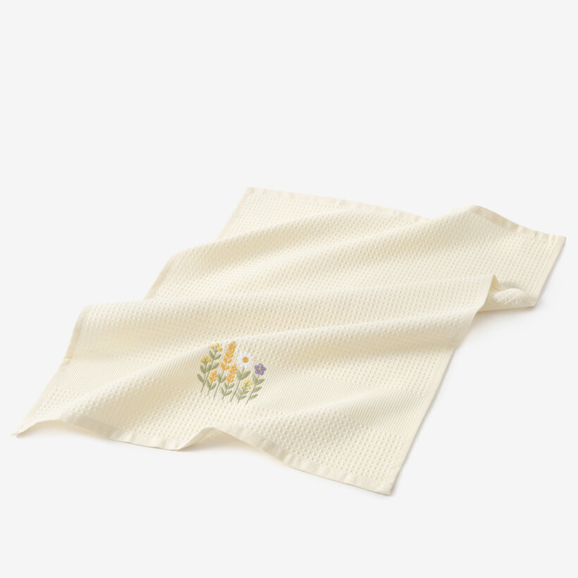 Waffel-Geschirrtuch mit Stickerei - Blumenwiese auf Creme