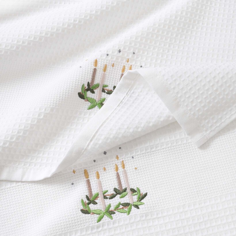 Waffel-Geschirrtuch mit Weihnachtsstickerei - Adventskranz auf Weiß