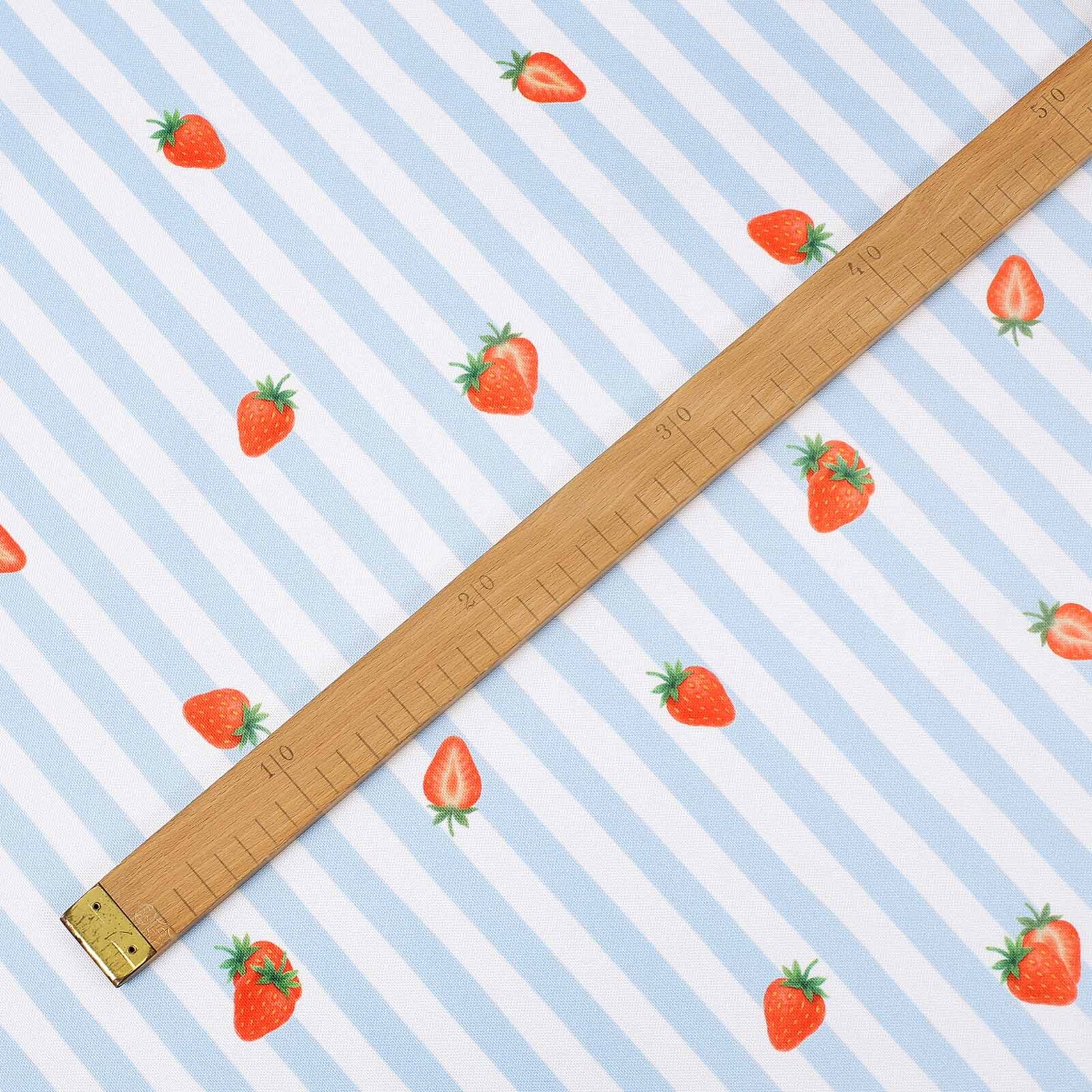 Teflonstoff für Tischdecken - blaue Streifen mit Erdbeeren