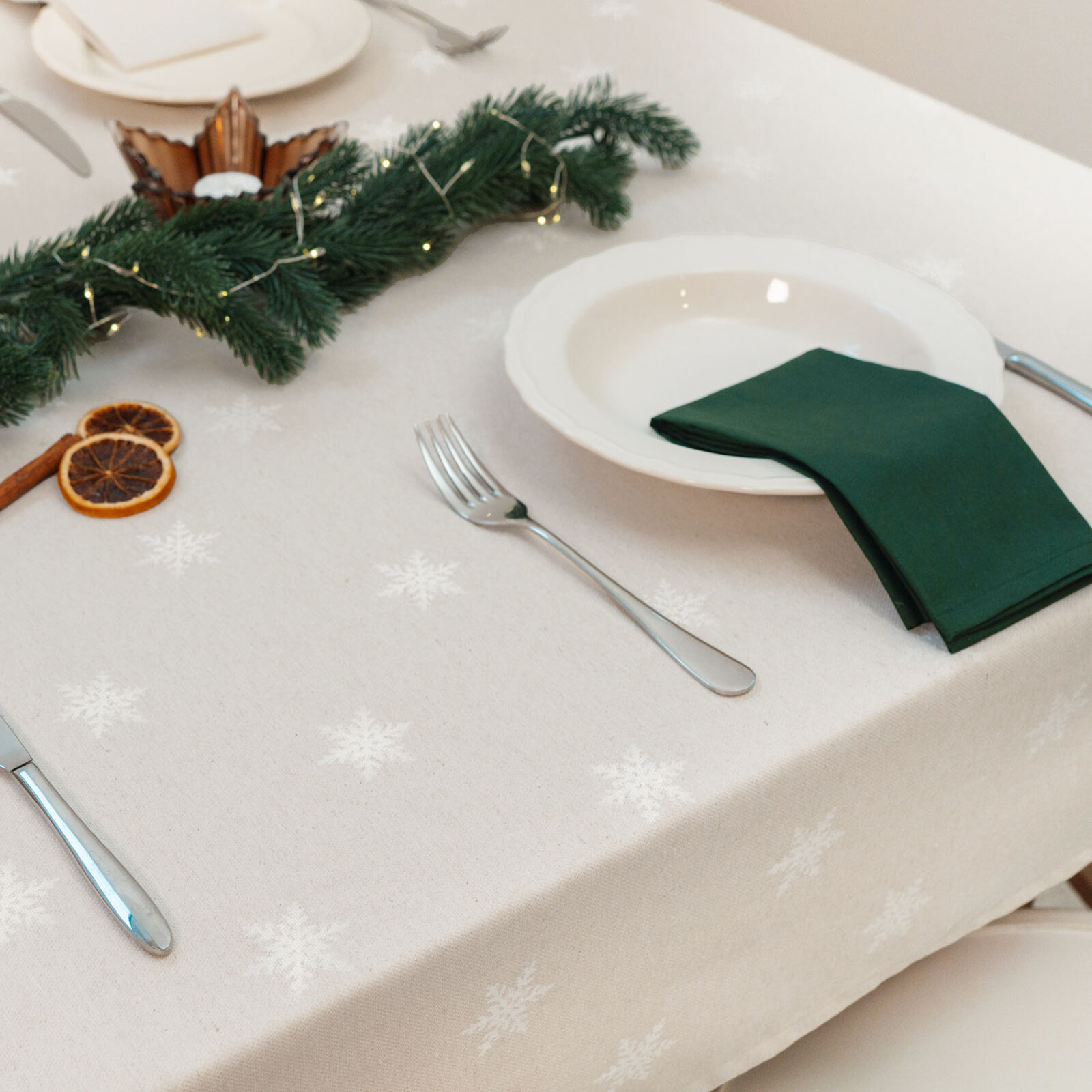 Weihnachtliche eckige Tischdecke Natura - Schneeflocken auf natürlichem