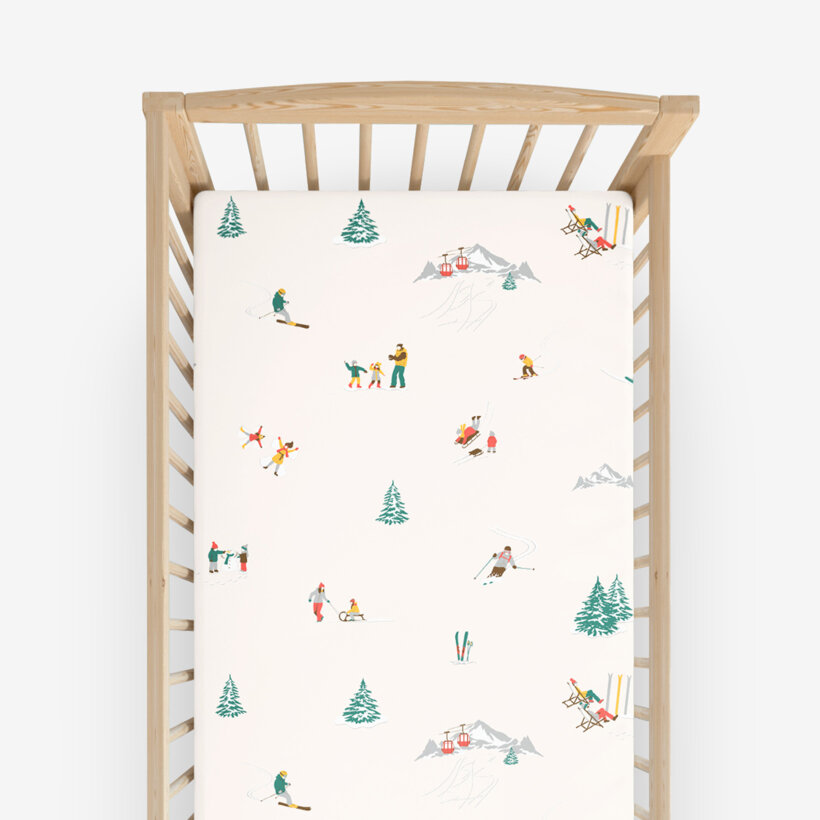 Weihnachtliches Spannbetttuch aus Baumwolle für Babybetten - Winterfreuden