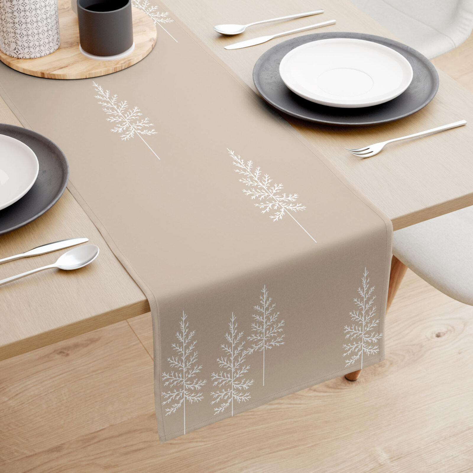 Weihnachtlicher Tischläufer aus 100% Baumwolle - Nordische Tannenbäume