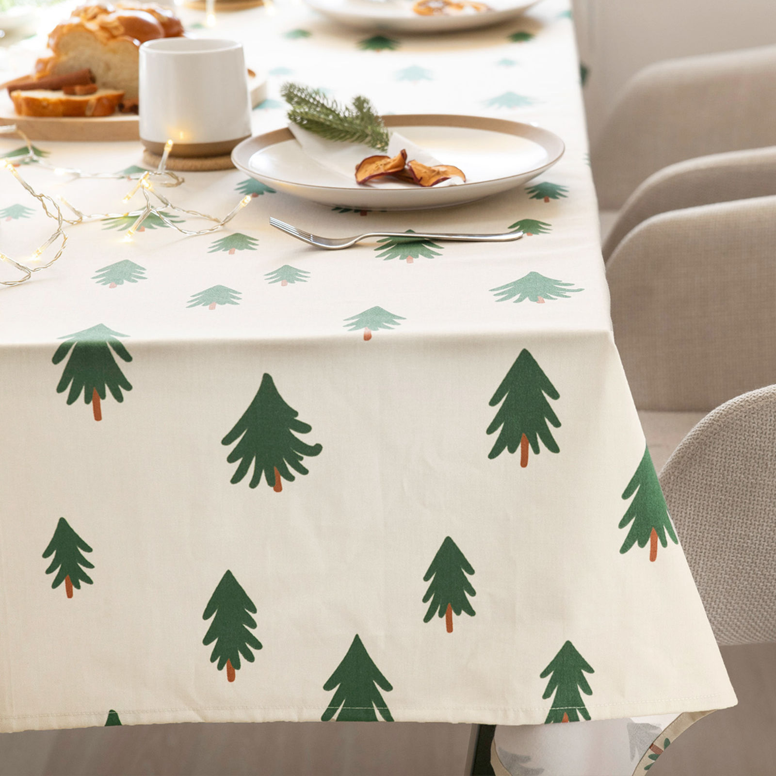 Weihnachtliche eckige Tischdecke 100% Baumwollköper - Bäumchen auf natur