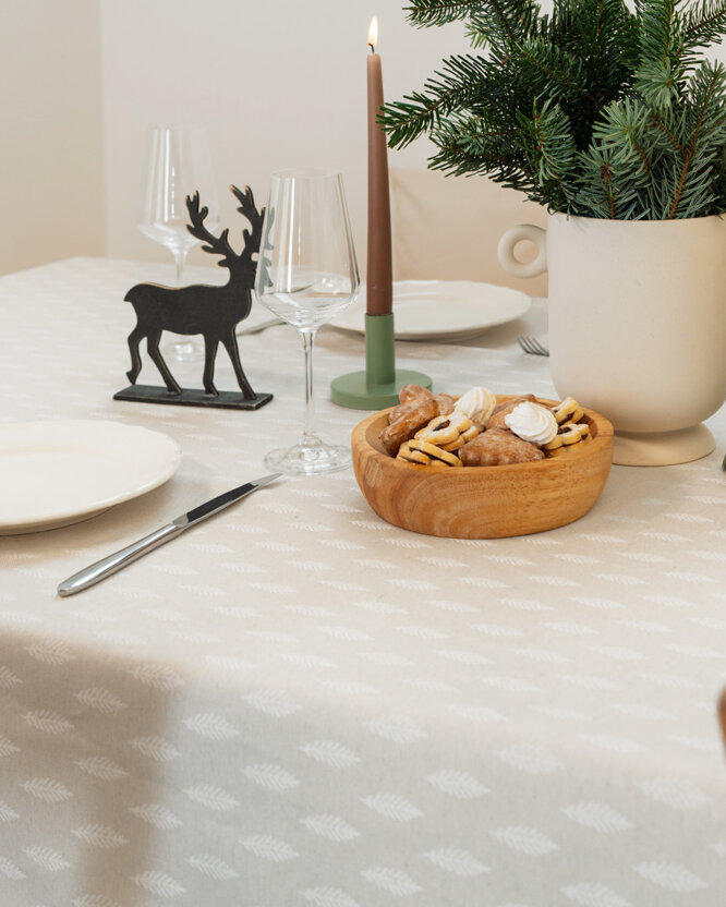 Weihnachtliche eckige Tischdecke Natura - Ästchen auf natürlicher