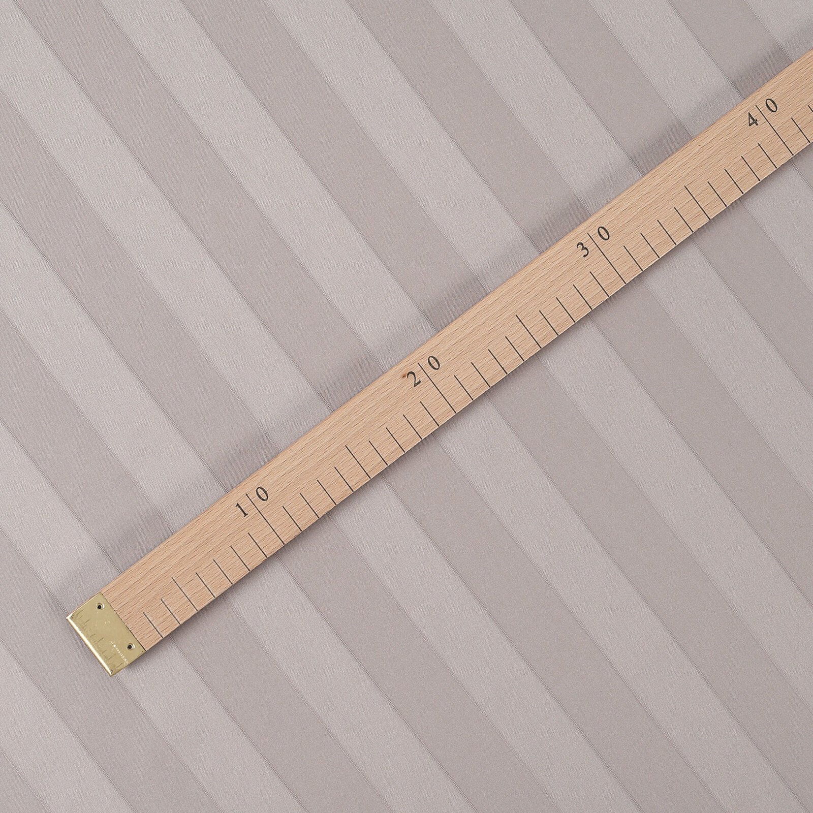 Damast - graubraun Streifen mit Satin-Glanz