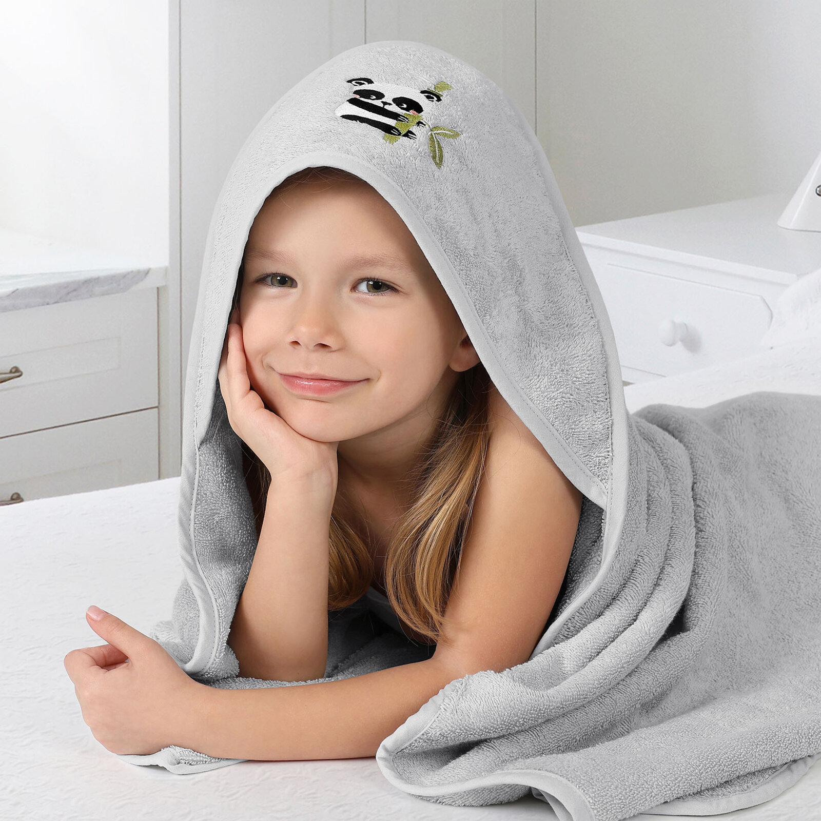 Frottee Babybadetuch mit Kapuze - Panda auf Hellgrau