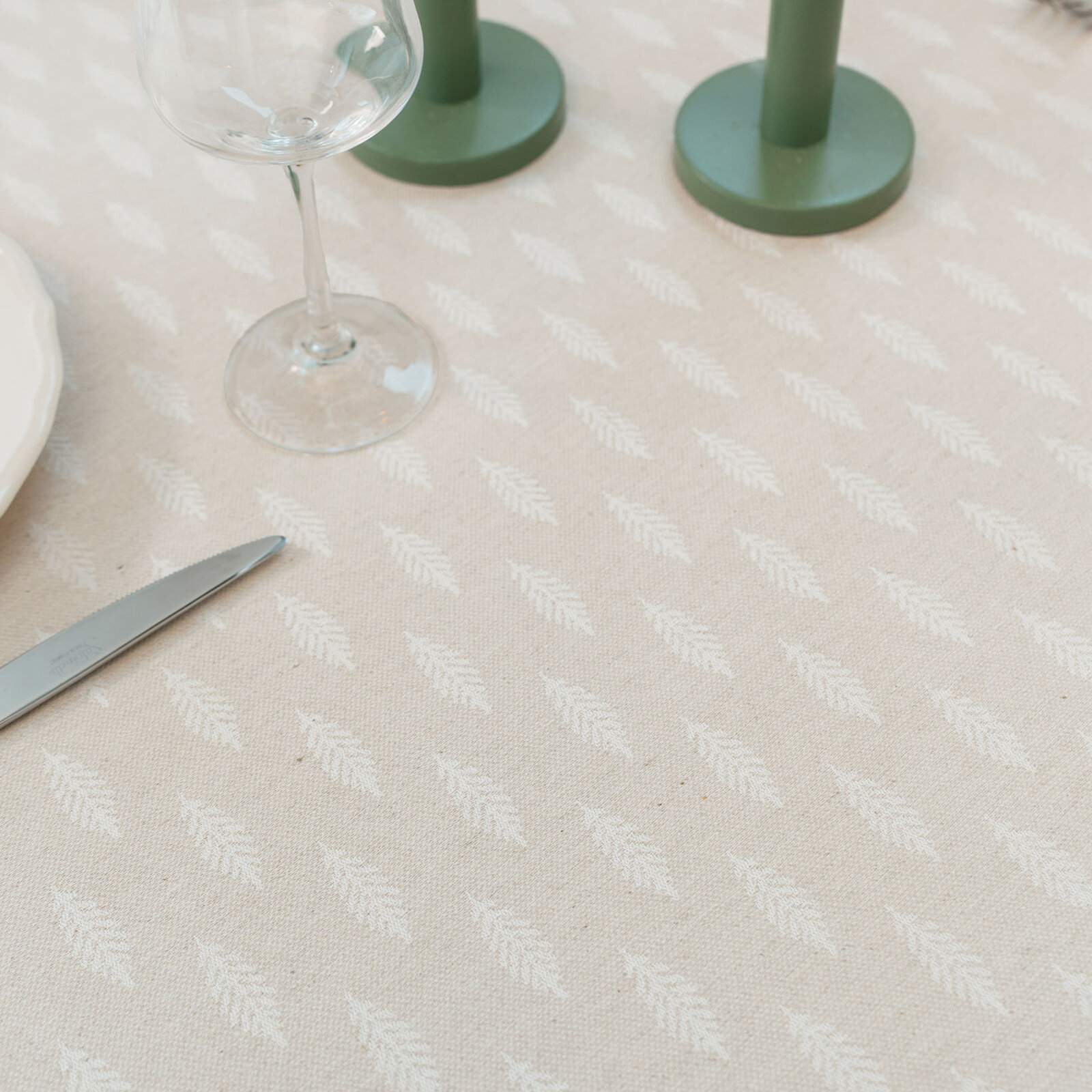 Weihnachtliche eckige Tischdecke Natura - Ästchen auf natürlicher