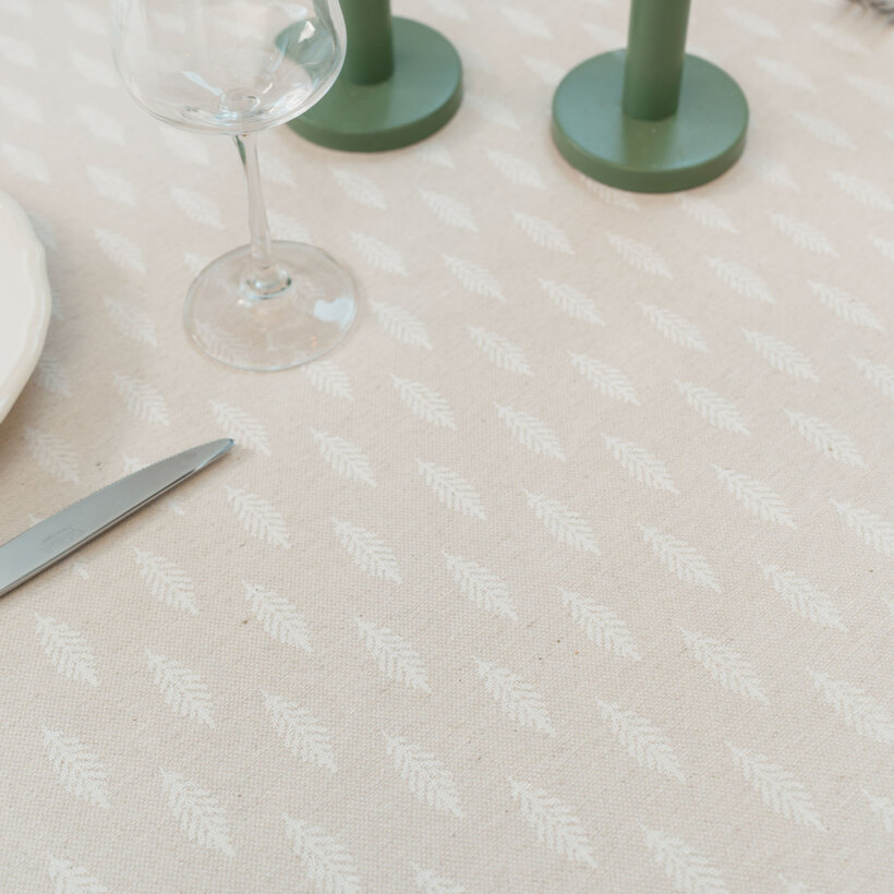 Weihnachtliche eckige Tischdecke Natura - Ästchen auf natürlicher