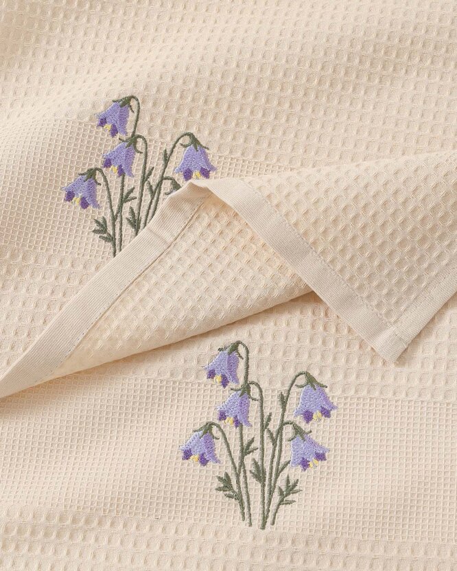 Waffel-Geschirrtuch mit Stickerei - Glockenblumen auf Beige