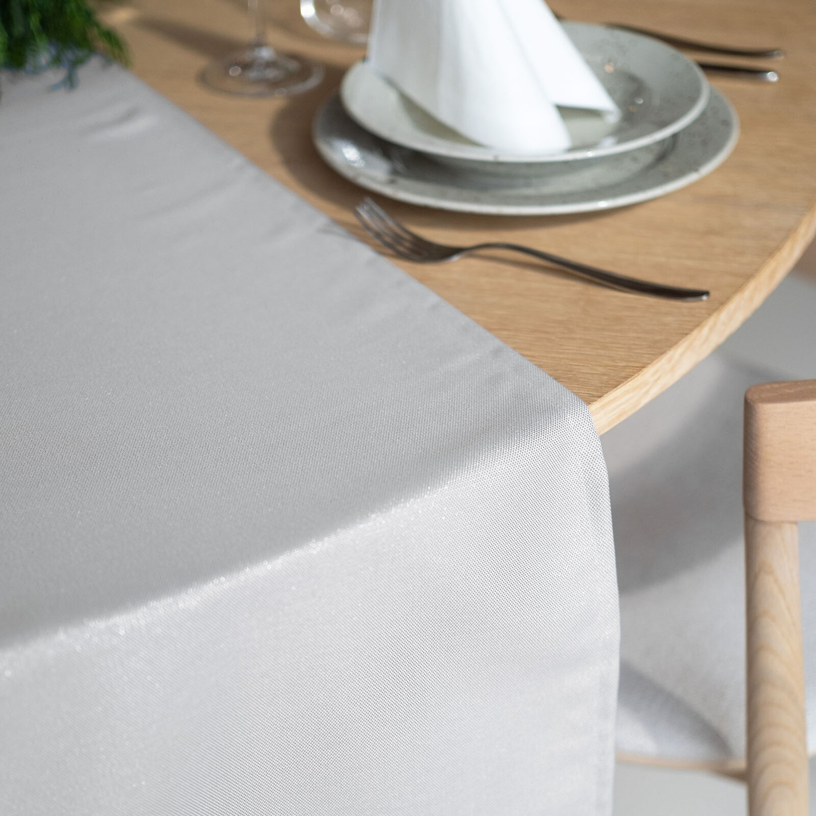 Exklusiver Weihnachts-Tischläufer - silberfarben mit Glitzereffekt