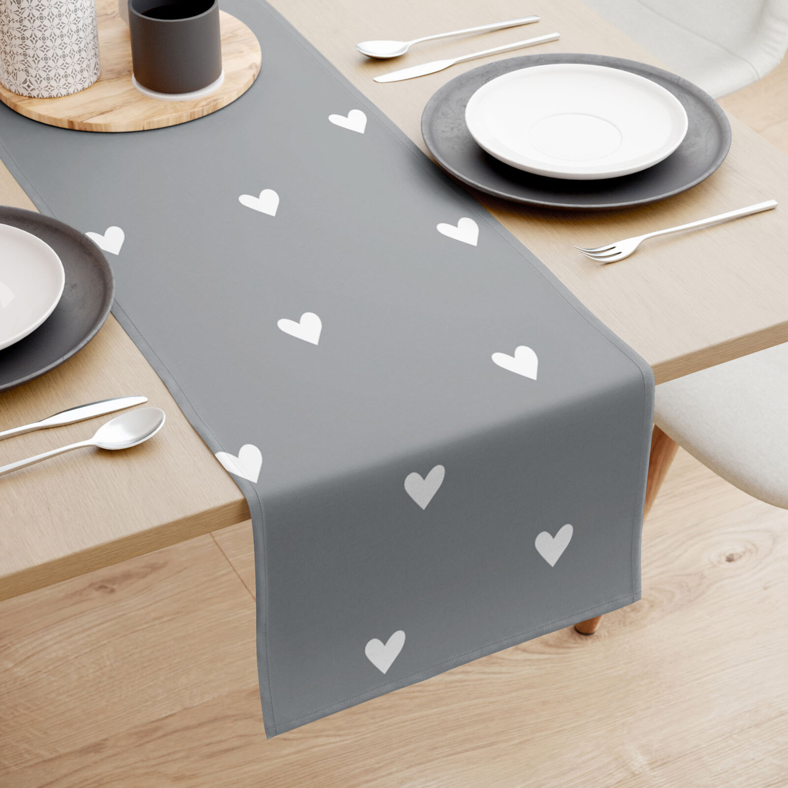 Tischläufer aus 100% Baumwolle - Herzchen auf Grau